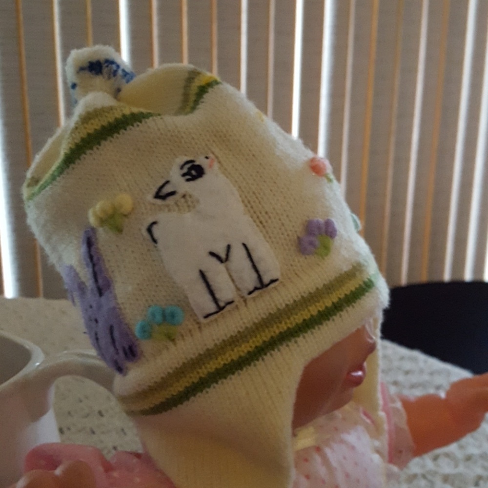 Knit hat. - Picture 2 of 5